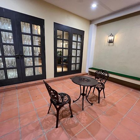 Botanica Mansion Bed and Breakfast Balik Pulau Exteriör bild
