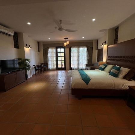 Botanica Mansion Bed and Breakfast Balik Pulau Exteriör bild