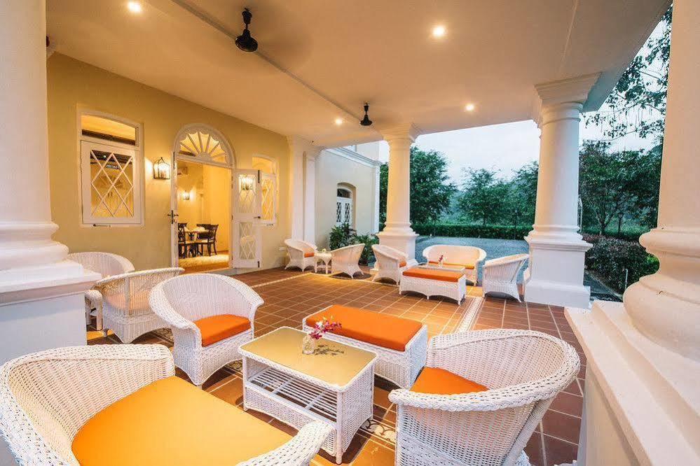 Botanica Mansion Bed and Breakfast Balik Pulau Exteriör bild
