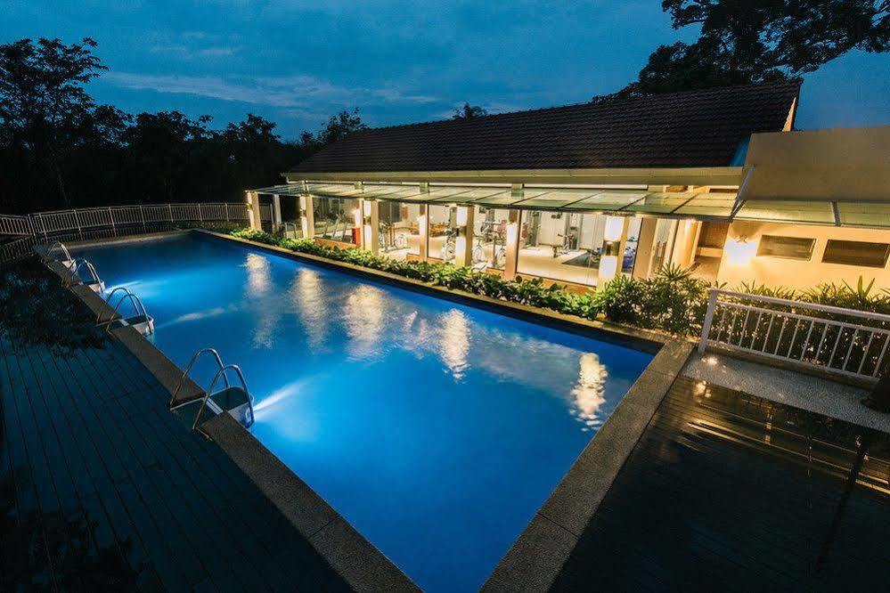 Botanica Mansion Bed and Breakfast Balik Pulau Exteriör bild